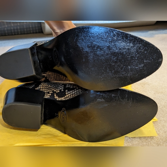 Tod's Women's Snakeskin Print Embossed Leather Booties. Size: 37. color: brown. - Picture 7 of 9